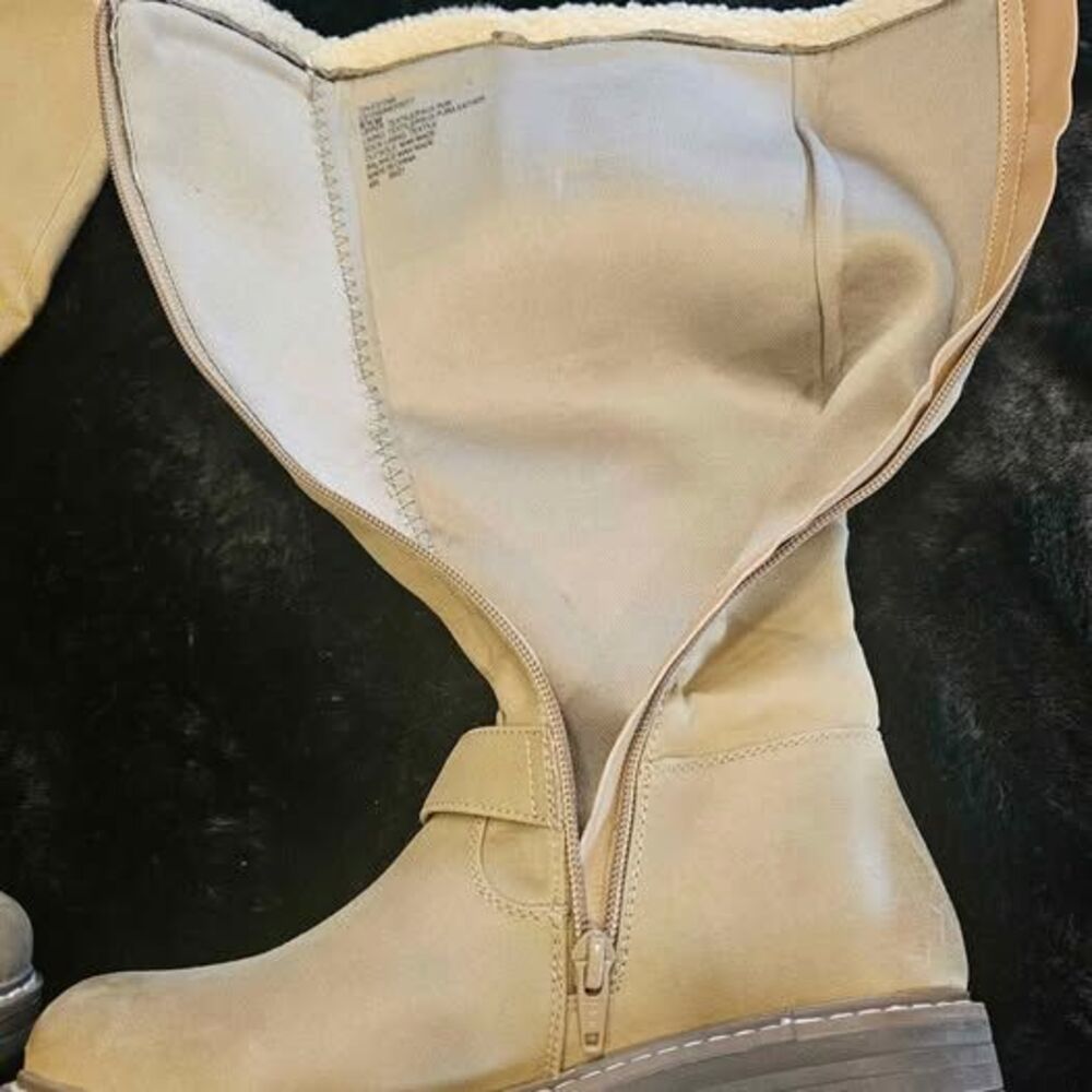 Cliff boots by White Mountain, Size  6.5M. - Picture 5 of 6